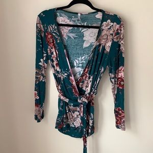 Acting Pro - Tie Top with Floral